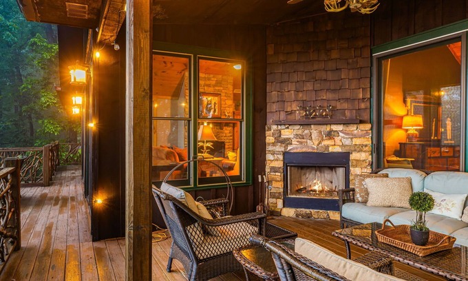 Sapphire House | Bearadise - A picture perfect view!