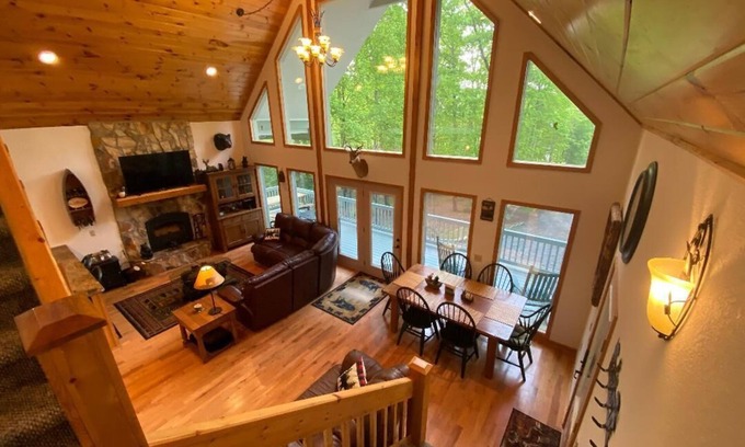 Topton Cabin | BEARADISE CABIN AT NANTAHALA LAKE 3-BEDROOMS 2-BATH SLEEPS 10 PEOPLE