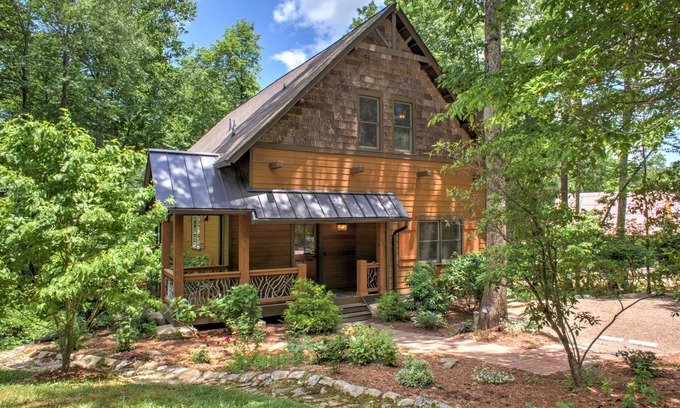 Skyland Cabin | Bearwallow Retreat | Mt. Views, Upscale Stay⛰️ + Biltmore Pass