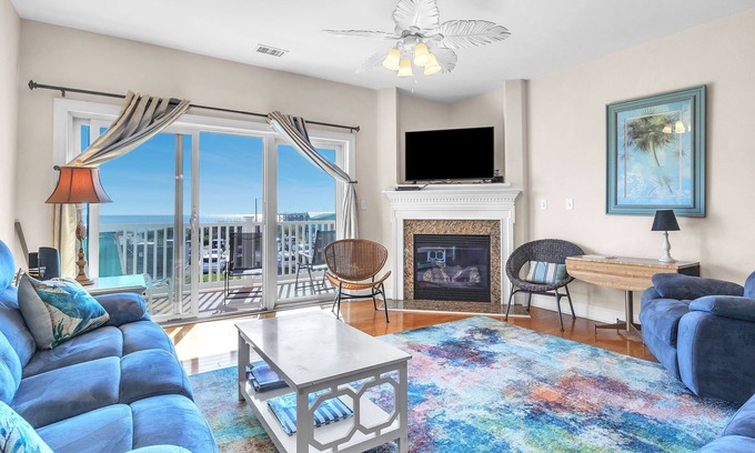 Yaupon Beach Condo | Beats Working: Condo with Community Pool Near OKI Pier and Restaurants