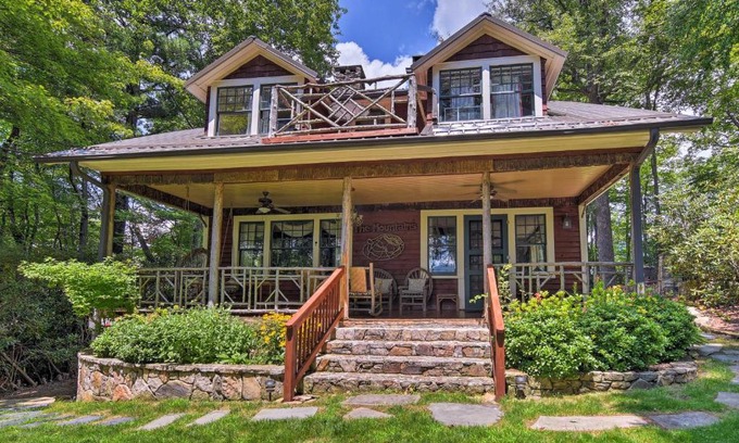 Banner Elk House | Beautiful Banner Elk Home with Mountain Views, Decks