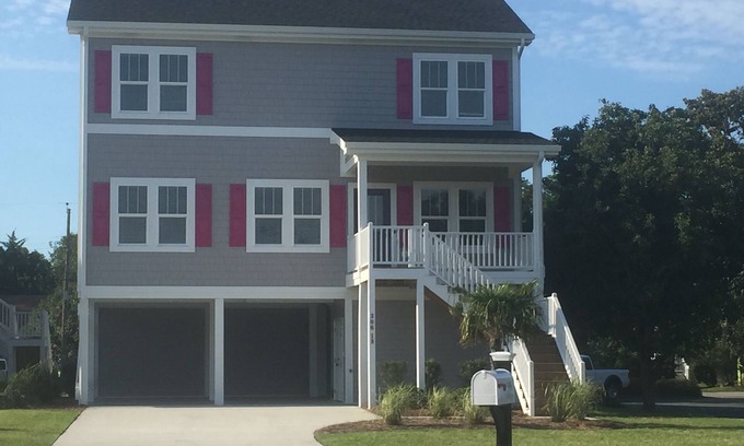 North Carolina Coast House | Beautiful newer home! 2 blocks to the boardwalk & 3 blocks to the beach!