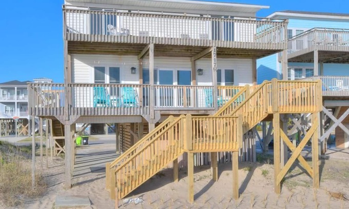 Long Beach House | Beautiful, Ocean front 4 Bdrm/2 Bath Home-Sleeps 12
