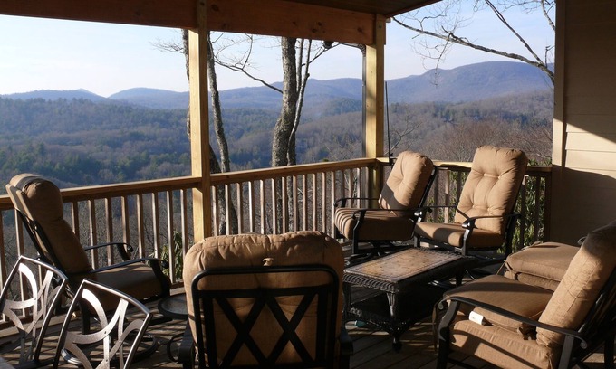 Highlands House | Big 180-degree Mtn View. Secluded, yet walk to Mainstreet