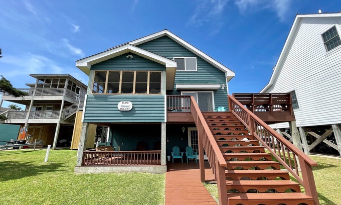 Ocracoke House | Blind Mullet: Family friendly, den, decks, deep water private dock.