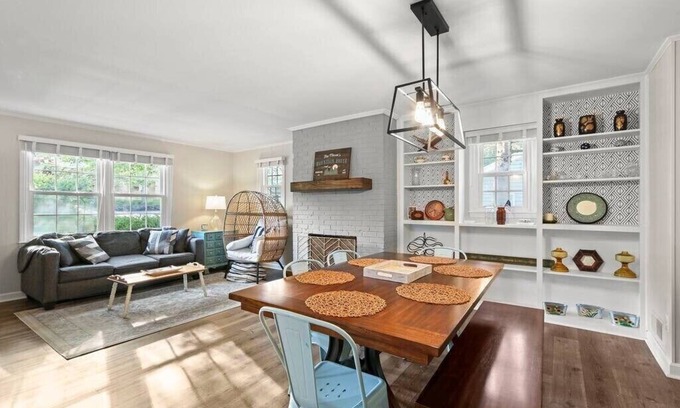 Blowing Rock House | Blowing Rock Retreat: Steps into town & Sleeps 10