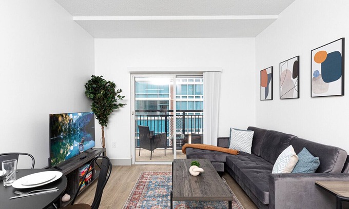 Charlotte Center City Apartment | Brand New Luxe Apt | 2Mins to Stadium, Free Parking & WiFi, City Views