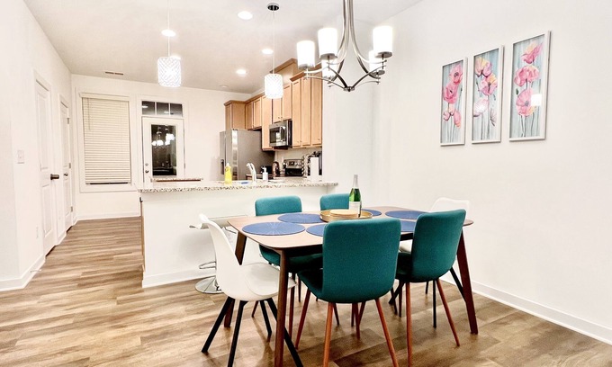Charlotte House | Brand new townhouse with Charlotte city view