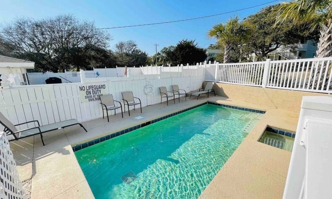 Ash House | Bright cozy duplex unit with a pool B