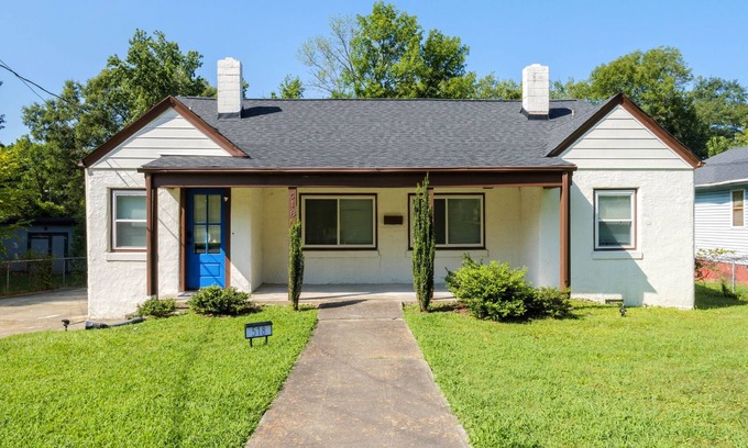 Durham House | Bull City Jazz Bungalow Near Duke & RTP
