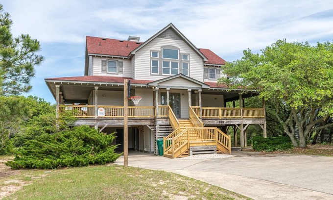 Whalehead Beach House | C0529 Rookery: Oceanside with Pool/Hot Tub, Linens Provided, Pets Welcome!