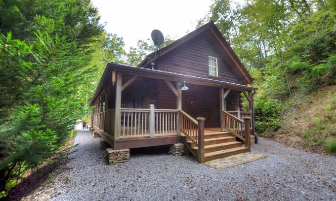 Alarka Cabin | Cabin ∙ 2 bedrooms ∙ 4 guests