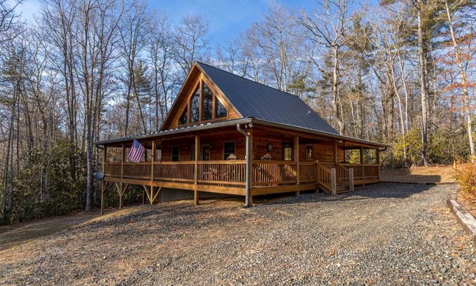 Linville Falls Cabin | Cabin ∙ 2 bedrooms ∙ 4 guests