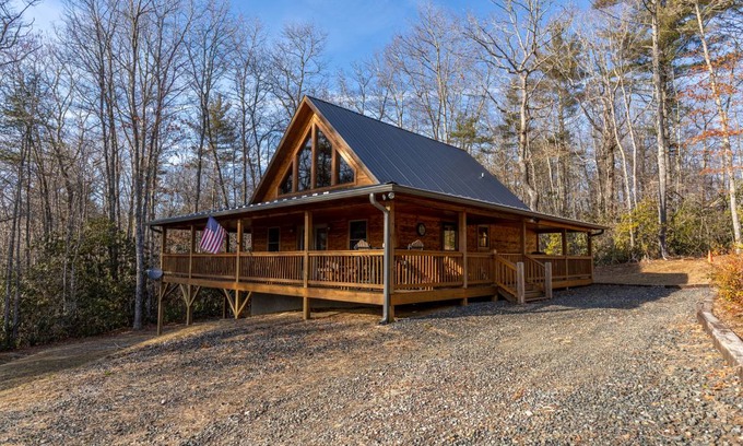 Linville Falls Cabin | Cabin ∙ 2 bedrooms ∙ 4 guests