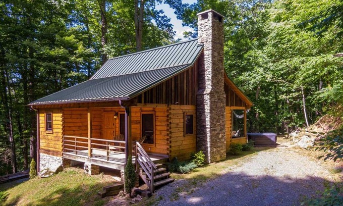 Sugar Grove Cabin | Cabin ∙ 2 bedrooms ∙ 6 guests