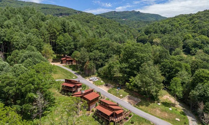 Banner Elk Cabin | Cabin ∙ 2 bedrooms ∙ 4 guests