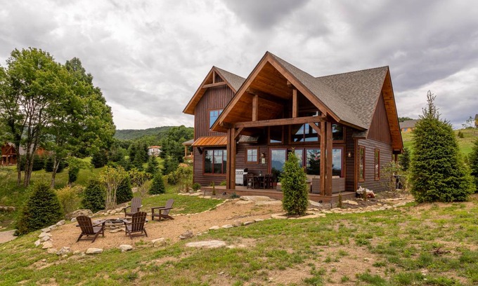 Elk Park Cabin | Cabin ∙ 3 bedrooms ∙ 10 guests