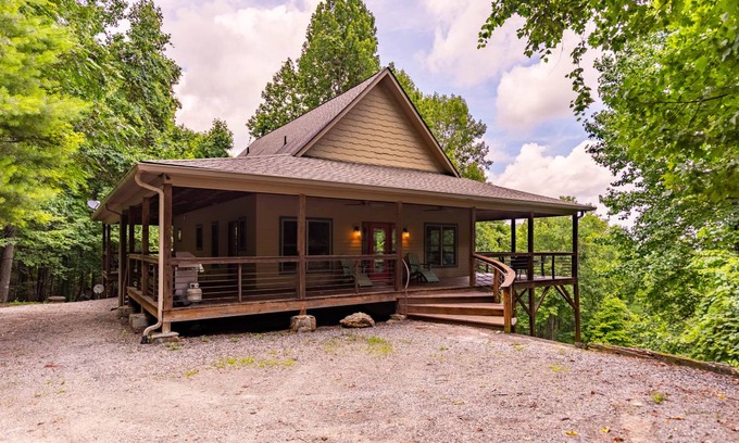 Lenoir Cabin | Cabin ∙ 3 bedrooms ∙ 12 guests