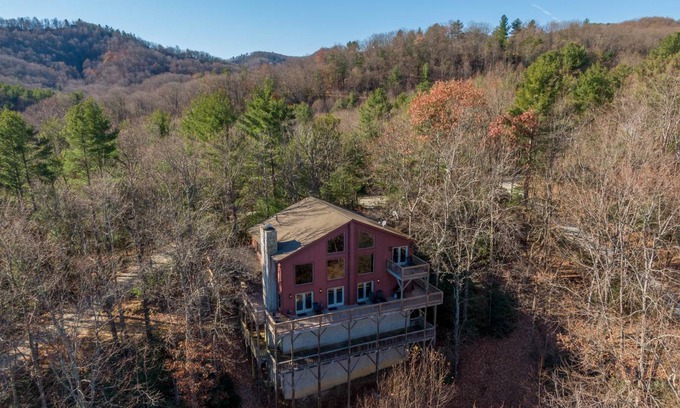 Apple Ridge Cabin | Cabin ∙ 3 bedrooms ∙ 8 guests