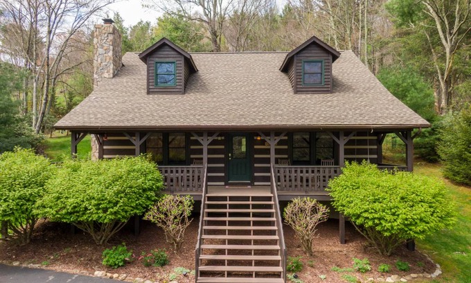 Boone Cabin | Cabin ∙ 3 bedrooms ∙ 8 guests