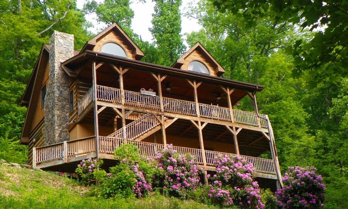 Boone Cabin | Cabin ∙ 4 bedrooms ∙ 9 guests