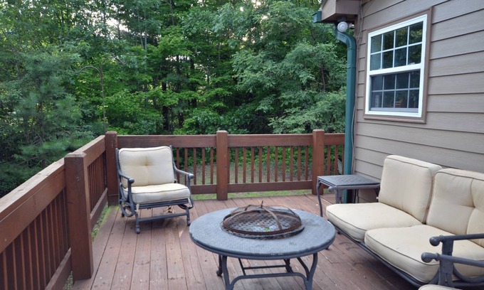 Robbinsville Cabin | Cabin ∙ 4 bedrooms ∙ 12 guests
