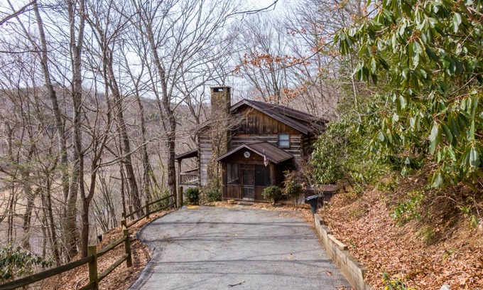 Boone Cabin | Cabin ∙ 4 bedrooms ∙ 13 guests
