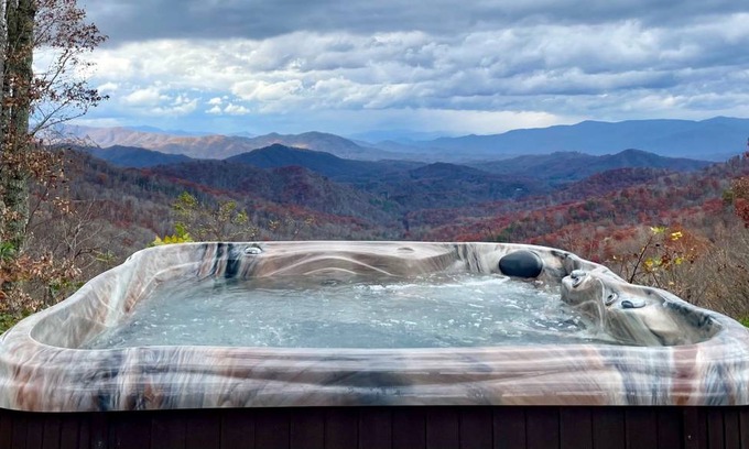 Bryson City Cabin | Cabin ∙ 5 bedrooms ∙ 10 guests