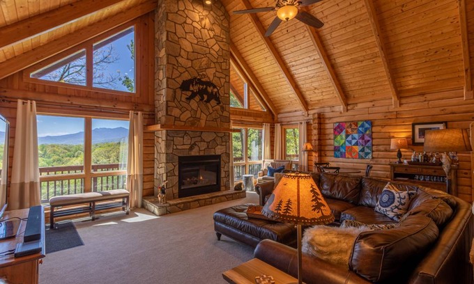 Apple Ridge Cabin | Cabin ∙ 5 bedrooms ∙ 10 guests