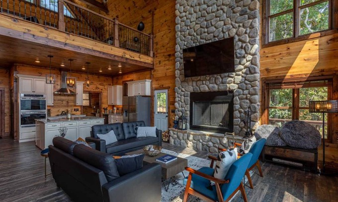 Frank Cabin | Cabin ∙ 6 bedrooms ∙ 14 guests