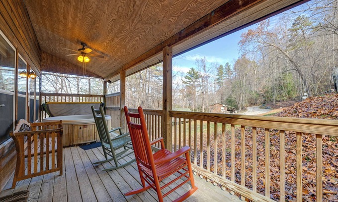 Bryson City Apartment | Cabin w/Hot Tub - Near Nantahala Outdoor Center!