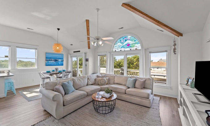 Brigands' Bay House | Canal Front, Dog Friendly, Dock & Hot Tub