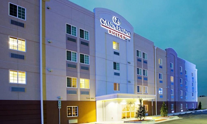 Jacksonville Hotel | Candlewood Suites Jacksonville, an IHG Hotel
