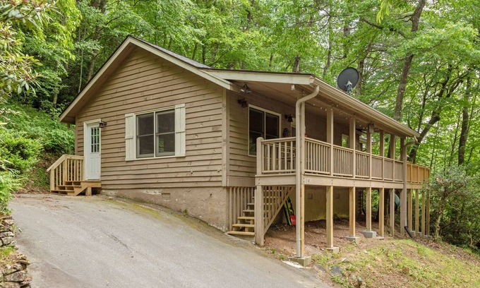 Cashiers House | Cashiers Cabin*Kid Retreat+Slide*Waterfalls