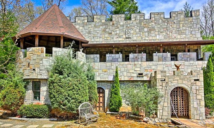 Murphy Other | Castle ∙ 3 bedrooms ∙ 8 guests