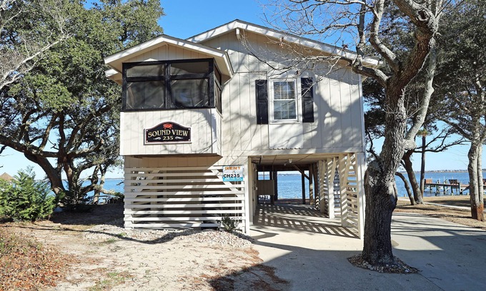 Colington Harbour House | CH235- Soundfront- 3 BRs, Boat Dock, Screened Porch, Com Pool, Marina/Tennis!