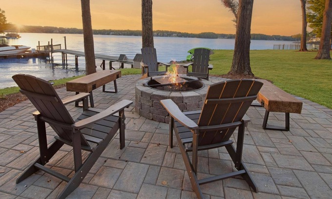 Mayhew House | Channel Marker: Exclusive Lakefront Home w/Hot Tub, Custom Bunk Room, Dock & Optional Boat Rental