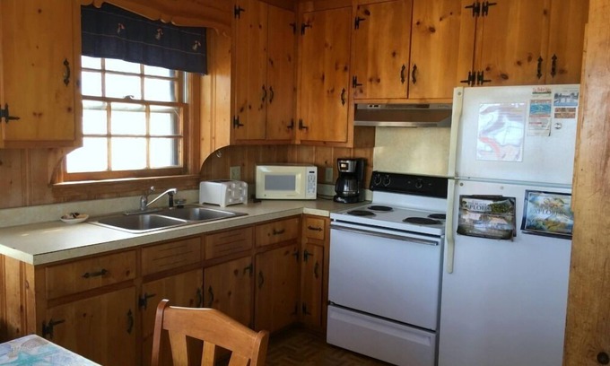 Sea Retreat House | Charlie's Place - Pet Friendly Semi OF Home in Kitty Hawk