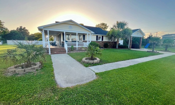 Salter Path House | Charming 3-bedroom house located in the heart of downtown Salter Path