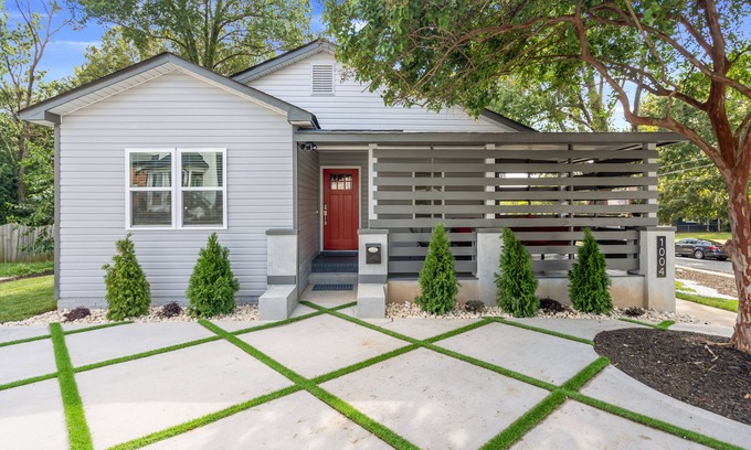 Villa Heights House | Charming 4BDR Bungalow Close to NoDa