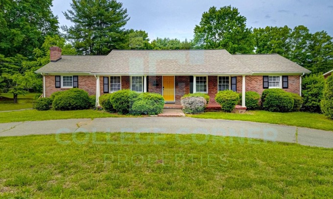 Winston - Salem House | Charming Demon Deacon Themed 4-bedroom house in Winston-Salem