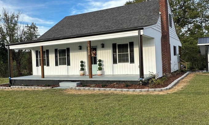Arlington Cottage | Charming newly-renovated 3-bedroom cottage in the Heart of the Yadkin Valley!