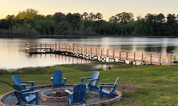 Benson House | Charming private 4-bedroom house with lake, ingroundpool,dock in Delightful Dunn