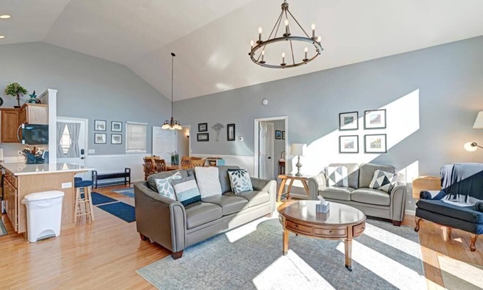 Seven Devils House | ChrisP View- Mountain House, Mountain View, Pet-Friendly, Gas Fireplace, Near High Country Attrac.