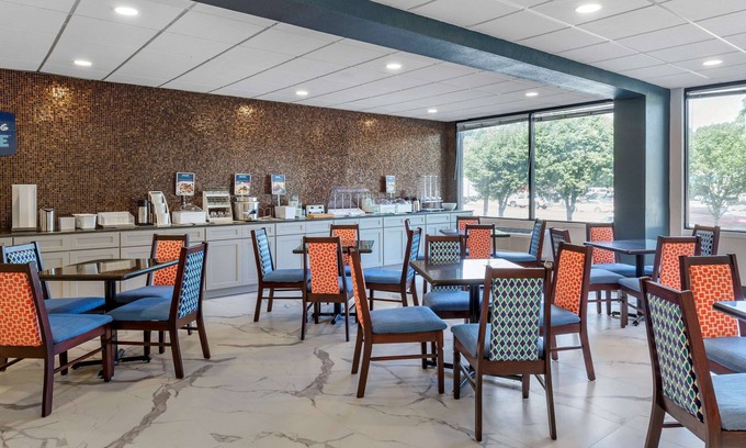 Northeast Raleigh Hotel | Clarion Pointe Raleigh Midtown