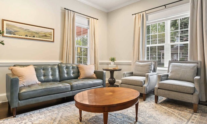 Durham House | Classic & Beautiful|DT Durham|3 Bed|2.5 Ba|Pets OK