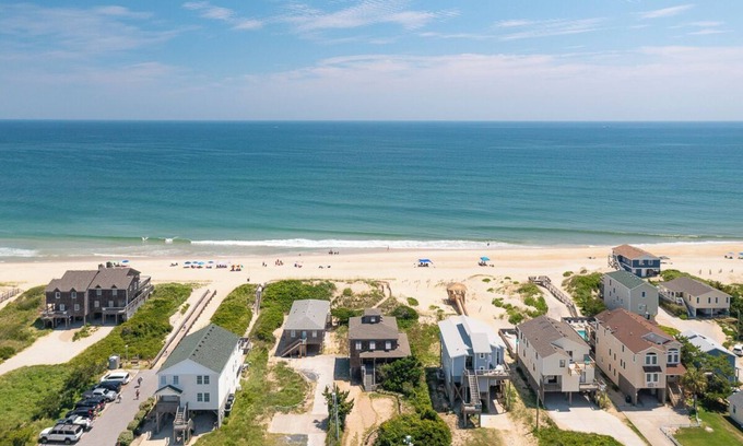 South Nags Head House | Classic oceanfront cottage with incredible crow's nest views!
