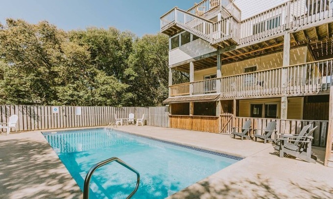 Southern Shores House | Coastal Daydreaming | Oceanside, Pool & Hot Tub!