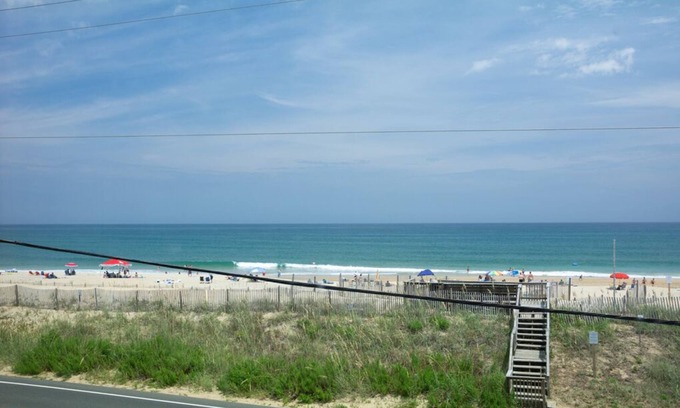 Kitty Hawk House | Coastal Jade (Formerly Donedragon): Semi-oceanfront, Shared Pool & Spa