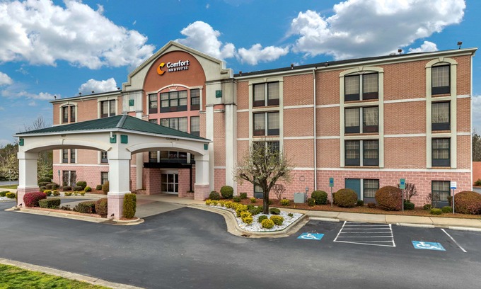 Cornelius Hotel | Comfort Inn & Suites Lake Norman